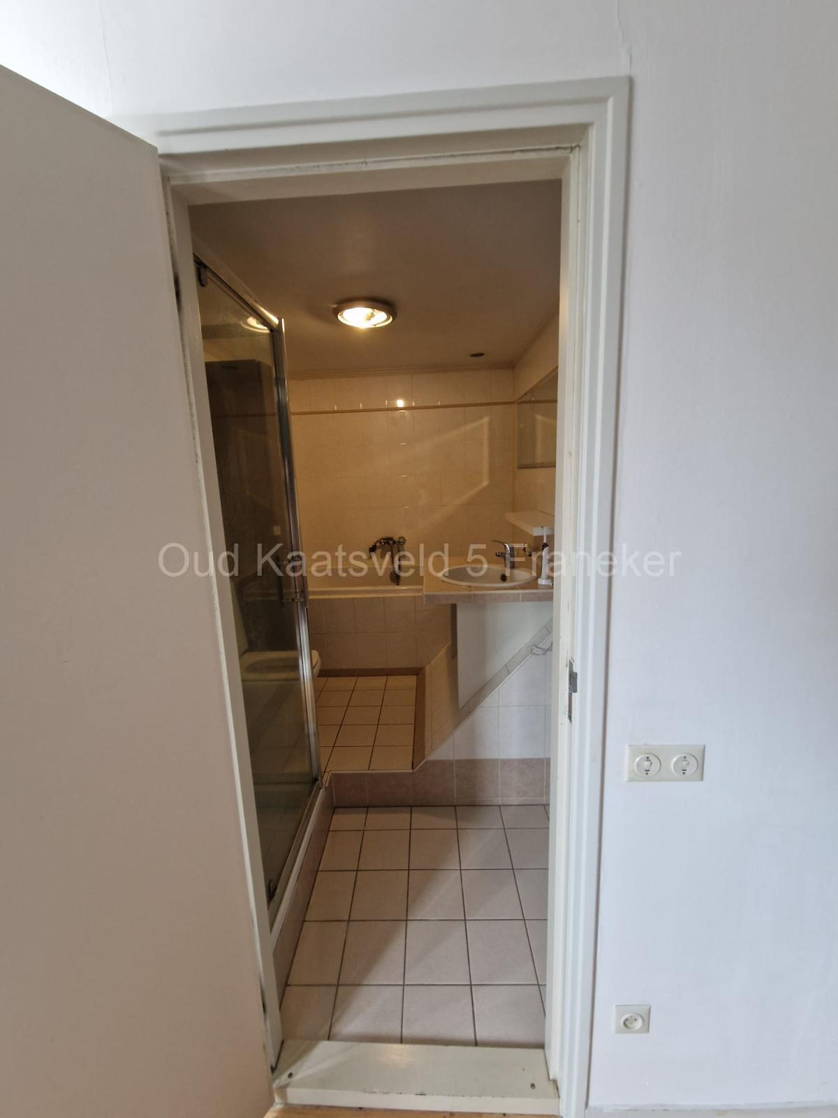 Naar de badkamer vanuit de Master Bedroom