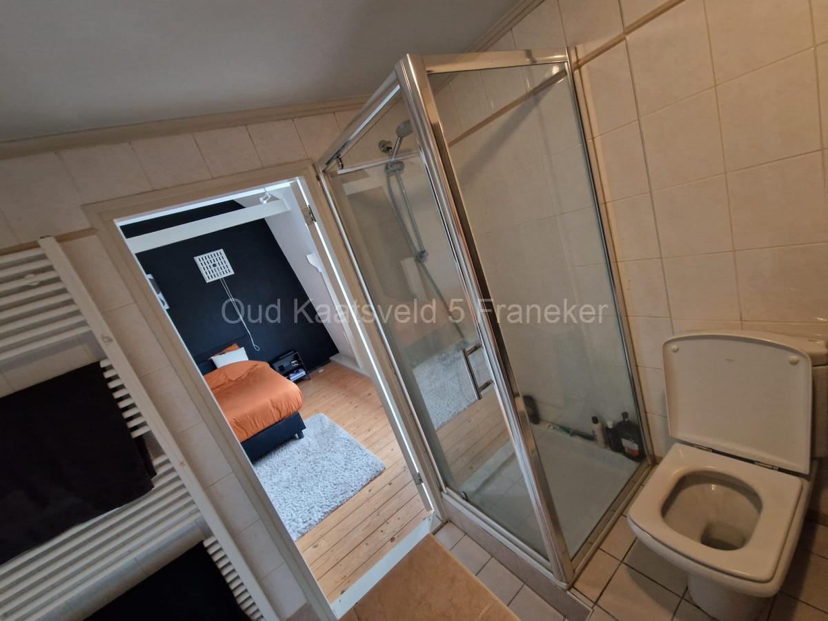 Douchecabine en toilet